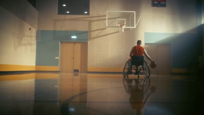 轮椅篮球运动员运球，投篮但错过了篮筐。永不放弃的残疾人的决心、灵感、动机。暖色，多莉镜头