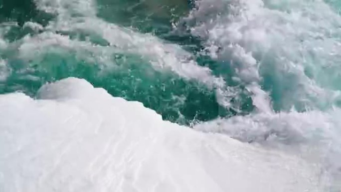 波浪和冰