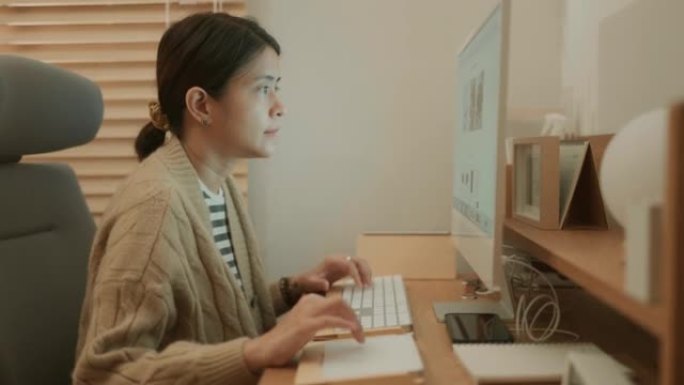 女大学生视频会议居家办公台式电脑设计师
