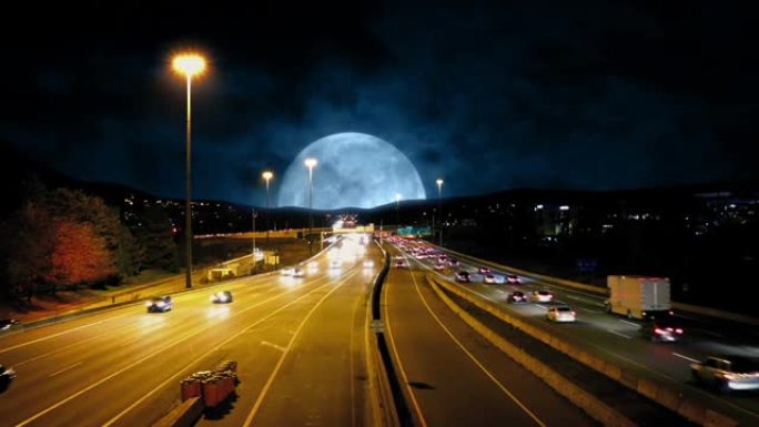 繁忙的城市道路，夜晚满月