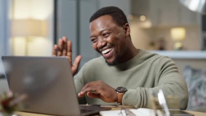 快乐的商人在使用笔记本电脑进行视频通话或与同事或客户会面时挥舞着微笑。年轻人在家里远程工作，在电脑上