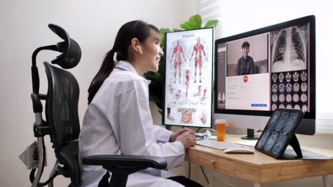 女医生在医院使用笔记本电脑与女患者进行视频聊天