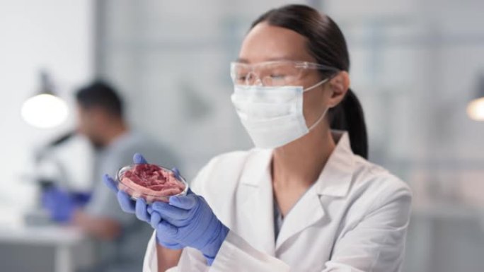 研究人造肉的亚洲女科学家