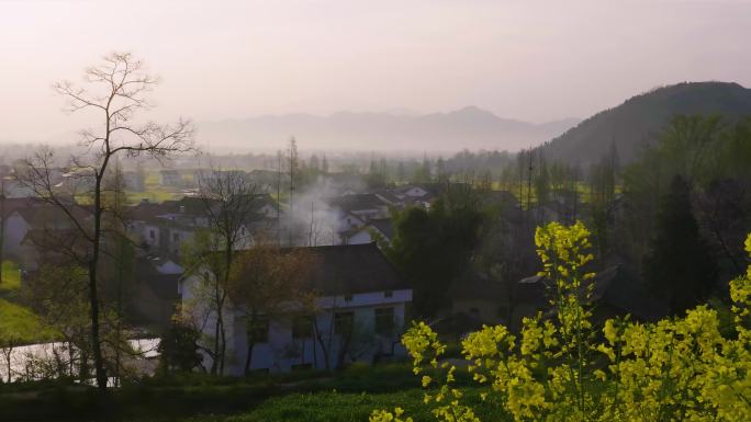 乡村清晨炊烟袅袅山间晨雾