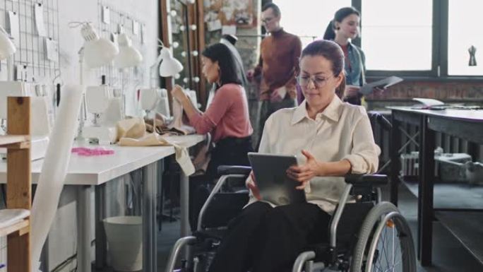 平板电脑残疾时装设计师