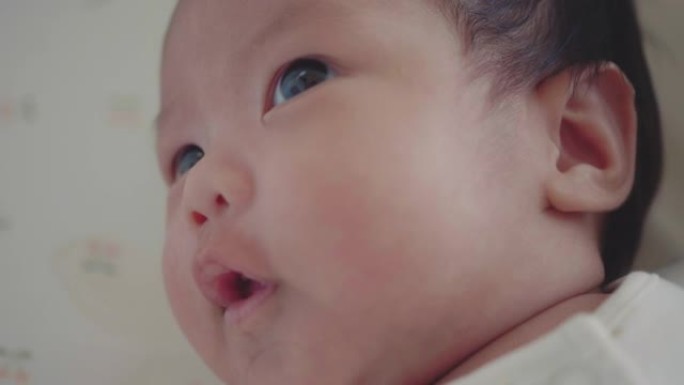 亚洲婴儿睡眠母亲新生婴儿宝宝母爱育儿