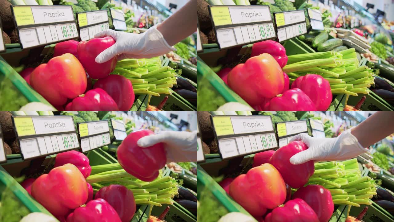 在超市生产部门工作的妇女戴着手套