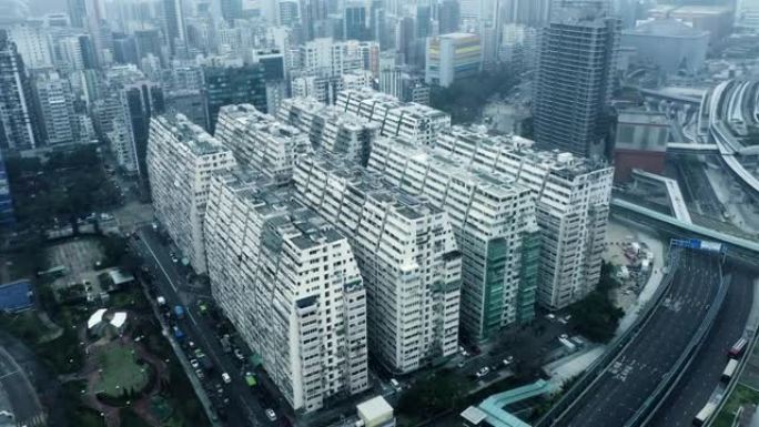 鸟瞰图香港公寓在城市景观背景，深水?区。住宅小区