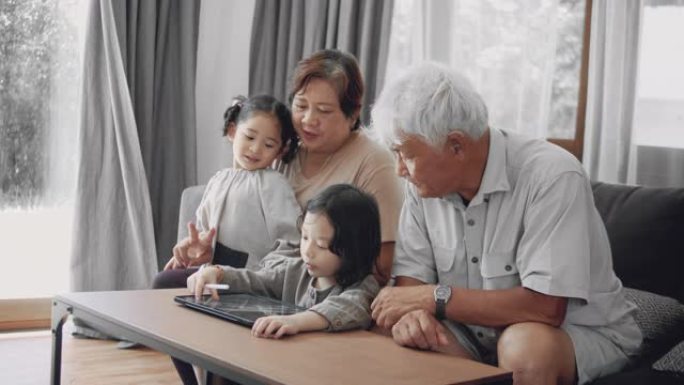 亚洲男孩和祖父母在家参加在线课程。