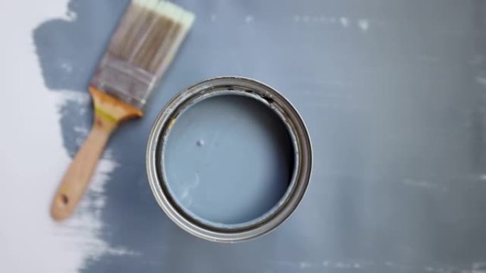 灰色笔触和油漆罐