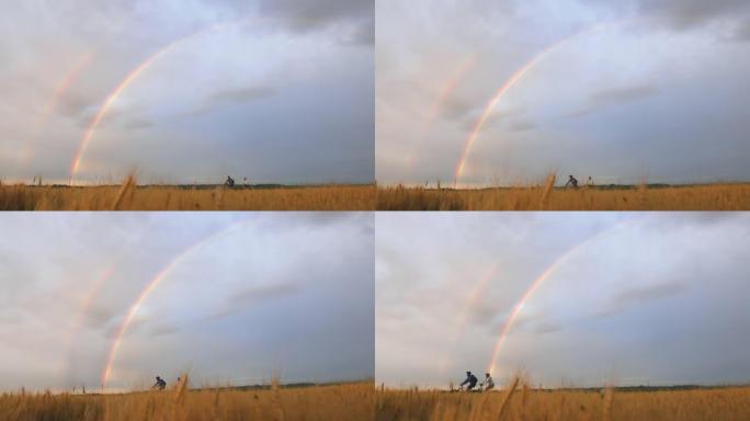 SLO MO夫妇的山地车手在彩虹的阴天骑自行车