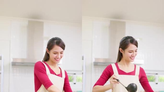 女子学习烹饪