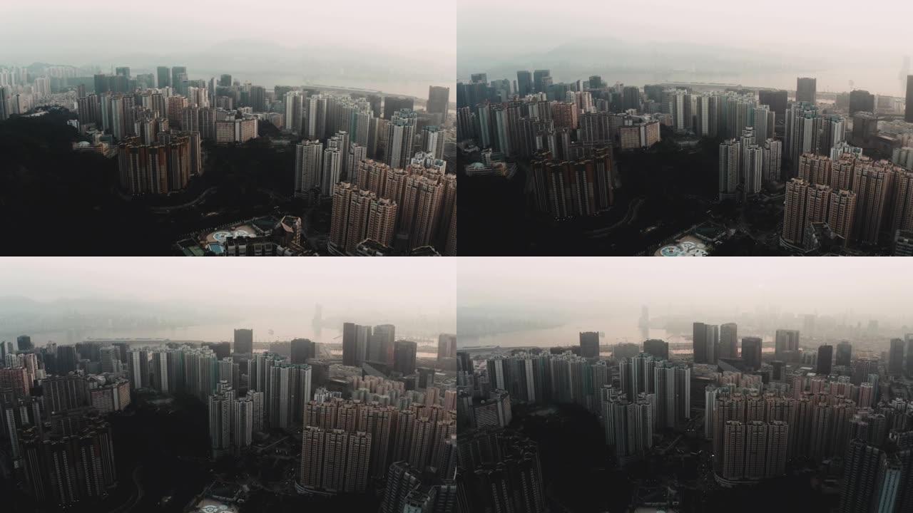 雾天城市建筑物的空中无人机视图