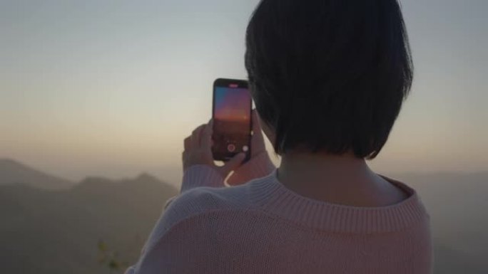 视频记录器内容创建者背面查看IG卷轴tiktok上的记录共享。