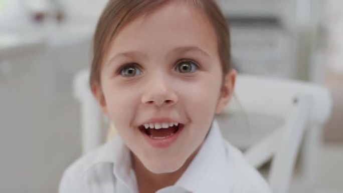 肖像美丽的小女孩笑快乐的孩子享受童年的感言概念4k镜头