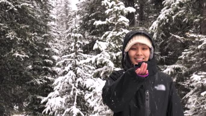 雪花落在女人的手上