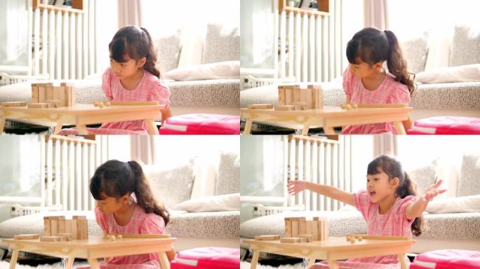 小女孩在家里的客厅建木块