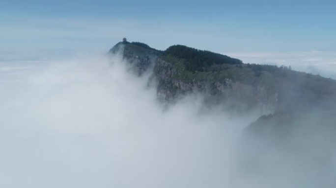 云层中山顶的寺庙云层修仙仙境