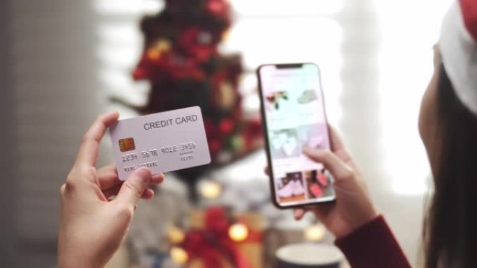 在圣诞节活动中使用信用卡在智能手机上进行在线购物
