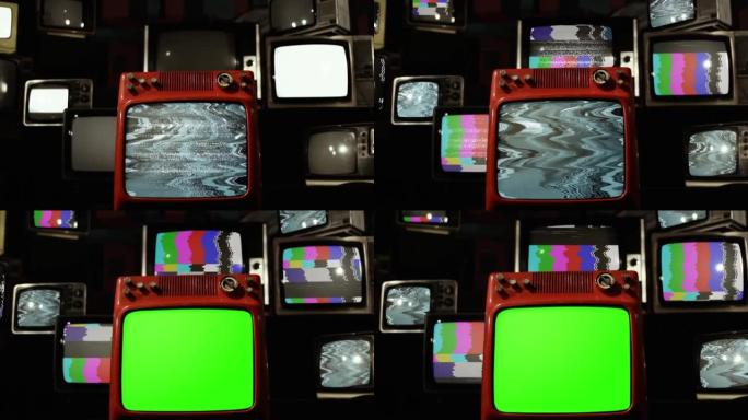 一堆带有彩条和静电噪声的旧电视，以及带有绿色屏幕的复古电视。放大。