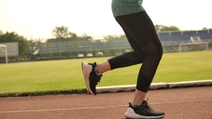 运动女子跑步健身有氧运动训练