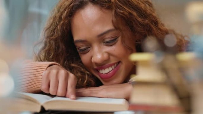 青少年用手指阅读教科书和在家学习的特写镜头。年轻的拉丁大学生在大学和大学课程中进行远程学习。微笑的少