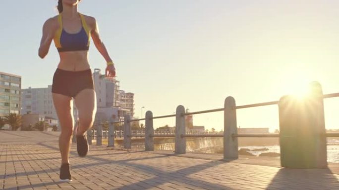 跑步，亚洲和城市人行道上的女人海滩，镜头耀斑和自然训练速度，身体目标和健康重点。在早晨的阳光下，在海