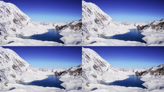 蒂利乔湖是尼泊尔的一个高海拔karov湖。它位于喜马拉雅山中部，海拔4919 m，位于Tilicho