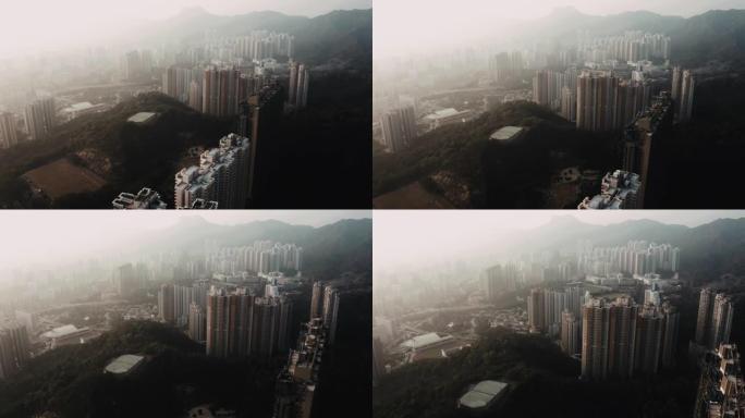 雾天城市建筑物的空中无人机视图