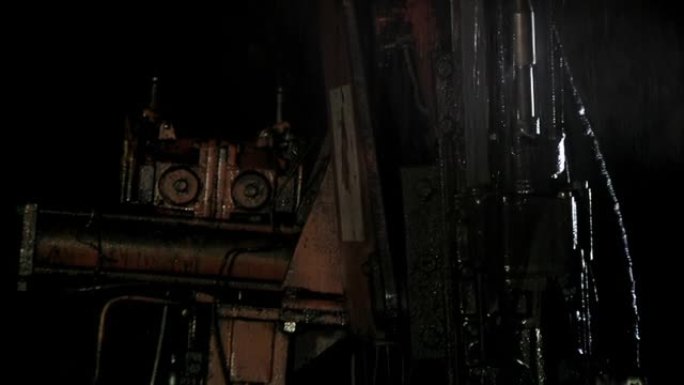 阿根廷圣克鲁斯省里奥图尔比奥煤矿内的凿岩机。