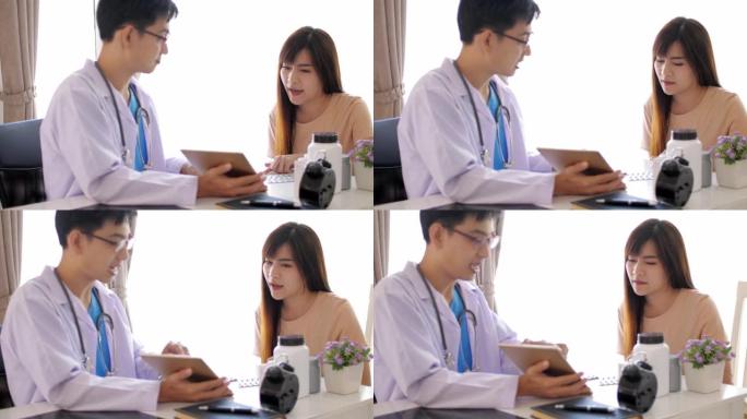 医生通过数字平板电脑与患者交谈