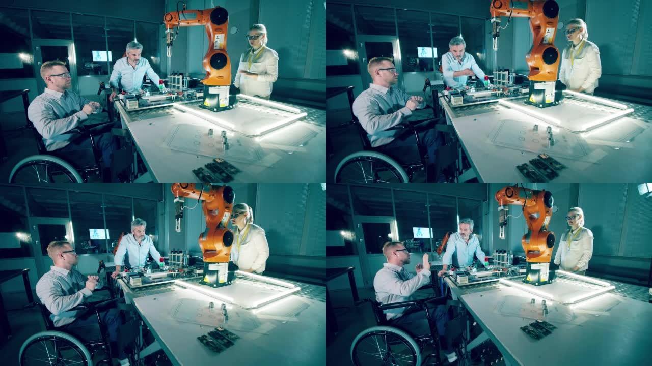 坐在轮椅上的工程师和同事正在现代实验室中对机器人进行编程