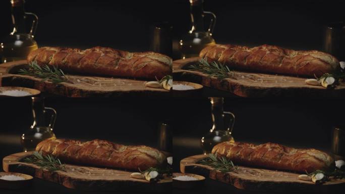 切菜板上的面包西餐长面包法棍