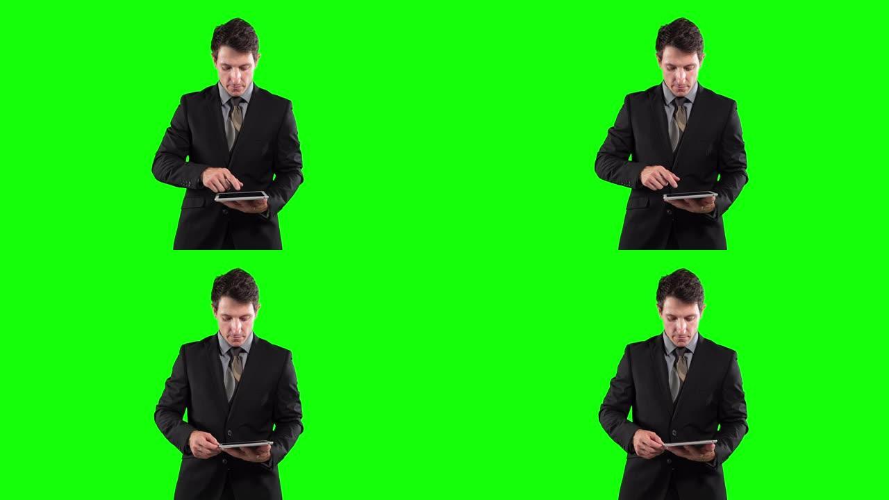 在绿色背景下使用平板电脑制作西装的白人男子动画