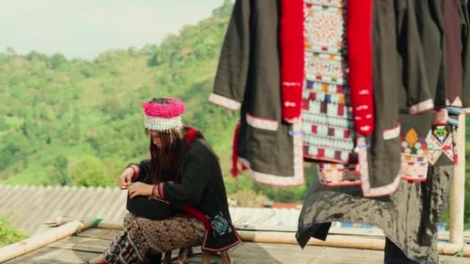 山上的部落服装。少数民族服饰视频素材