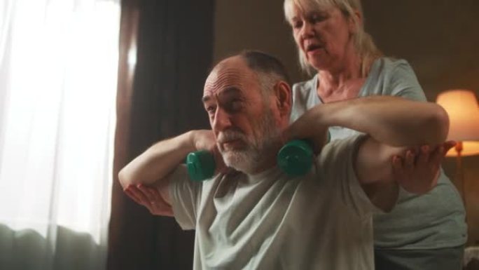 祖父母一起锻炼健身