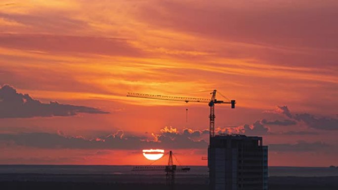 日落背景下的室外建筑