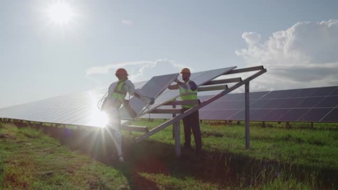 男性工程师一起安装太阳能电池板