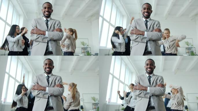 在跳舞的人中，快乐的非洲裔美国人站在公司聚会上的低角度镜头