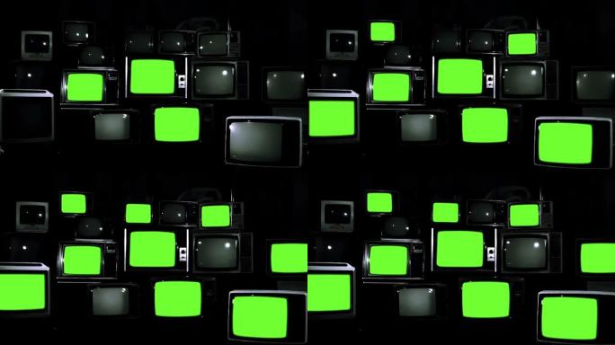 九台老式电视在复古电视墙上打开绿色屏幕。深色。放大。自定义您的背景。4k分辨率。