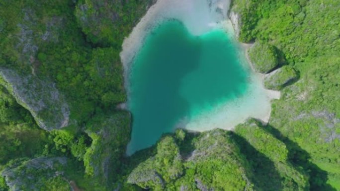 泰国披披群岛甲米玛雅海滩旅游地标鸟瞰图。