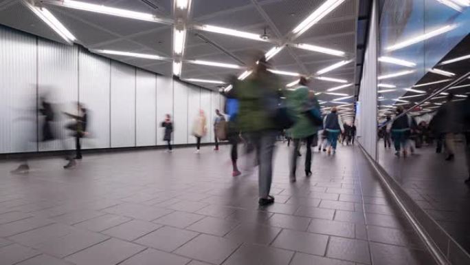 延时: 纽约地铁地铁站地下通道中的行人人群