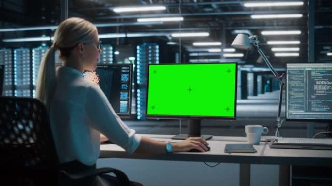 高科技数据中心服务器: 在绿屏色度关键计算机上工作的高加索女性IT专家。监控网络服务、云计算、分析设