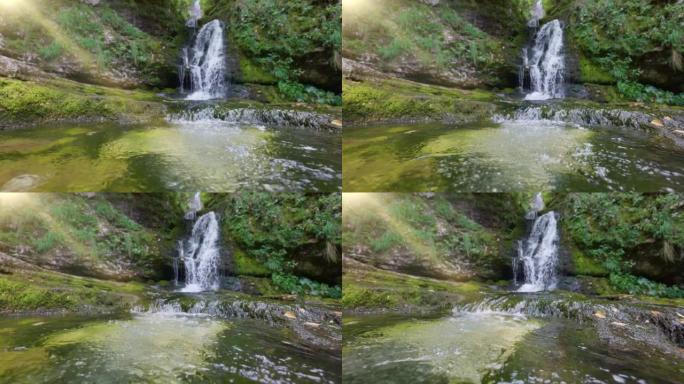山里的瀑布。森林里有瀑布的河流。万向节慢动作镜头