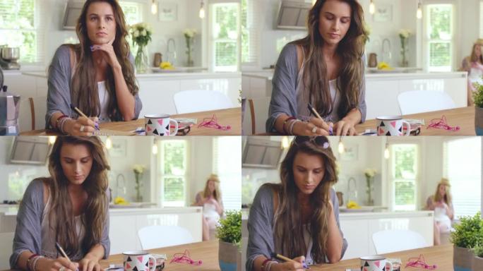4k视频片段，一名年轻女子在家中写日记