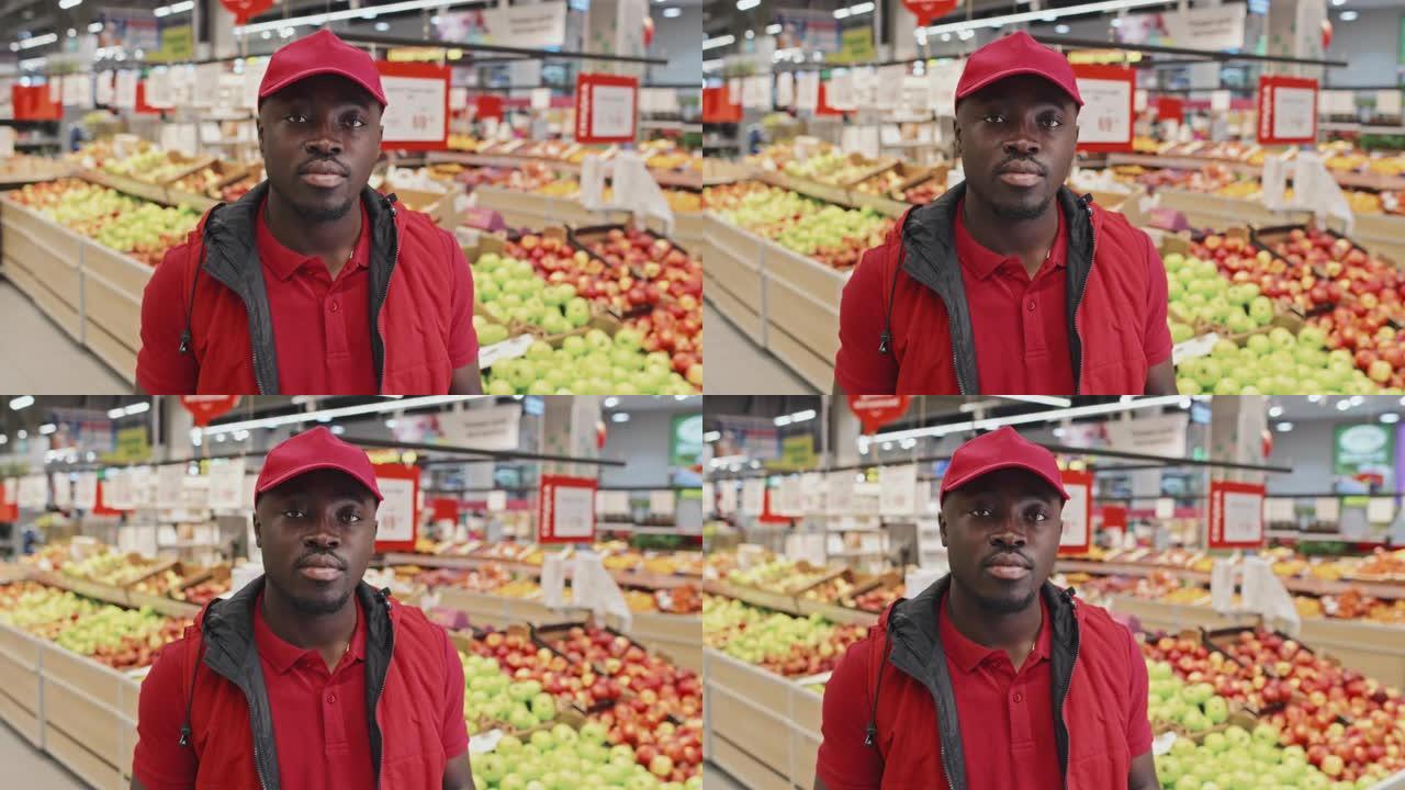 杂货店非裔美国超市工人的肖像