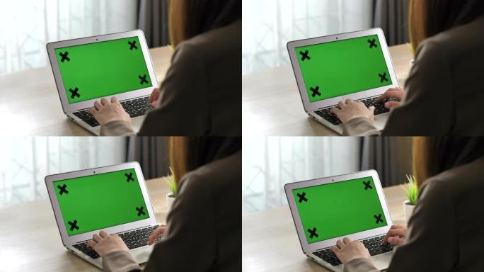 笔记本电脑在家里绿屏
