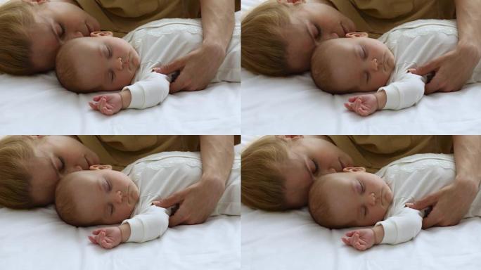 慈爱的母亲拥抱新生儿，躺在床上一起睡觉