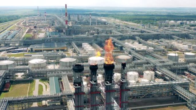 炼油厂的工业景观火焰重工业工业污染