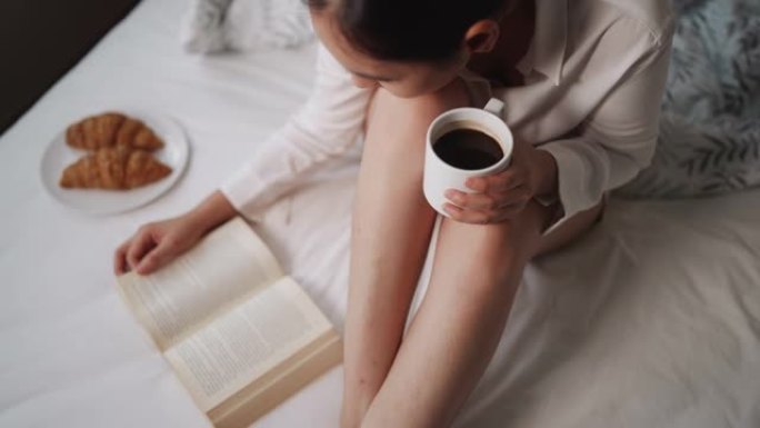 女人在床上看书女人在床上看书读书